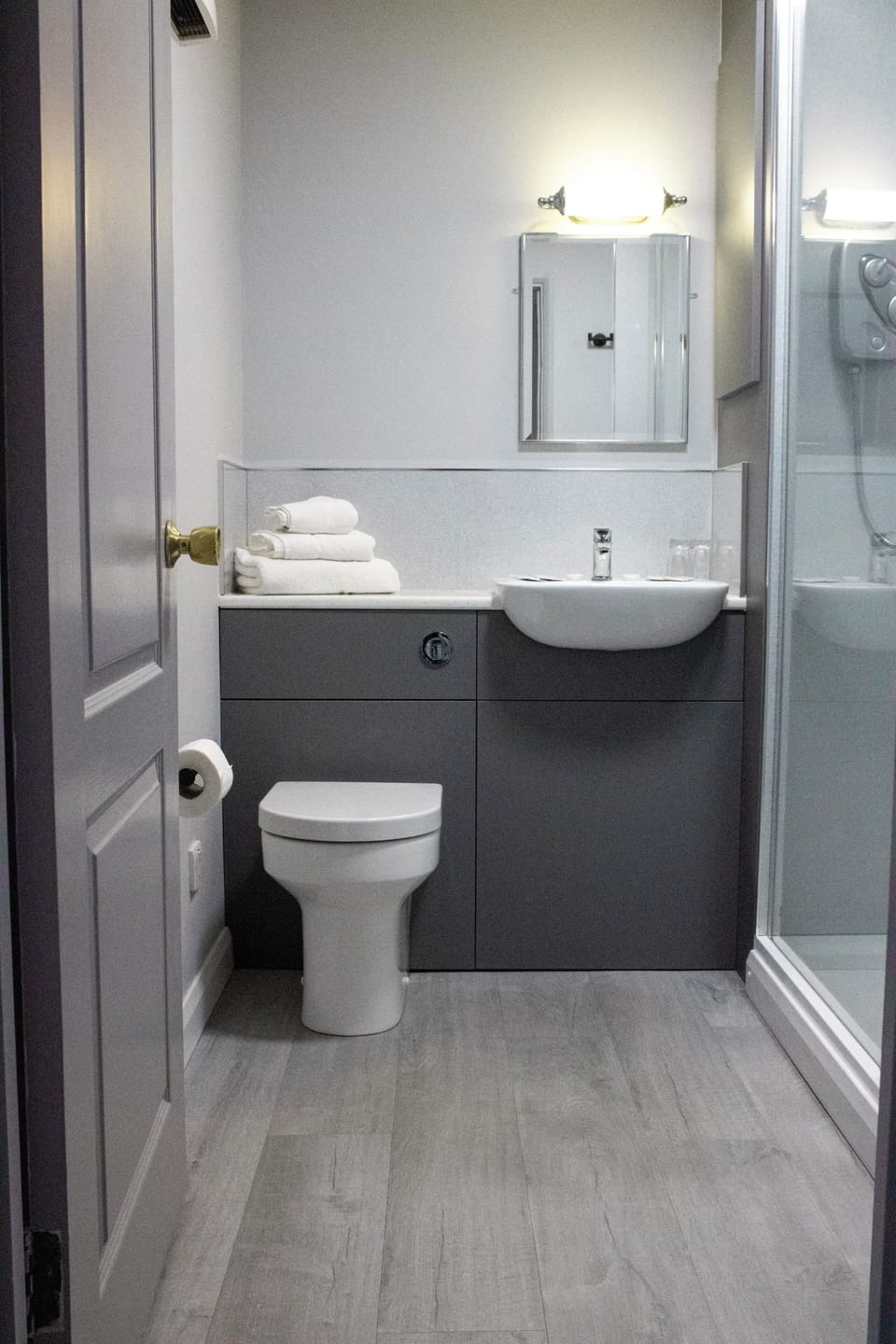 Deep soaking tub, free toiletries, hair dryer, towels