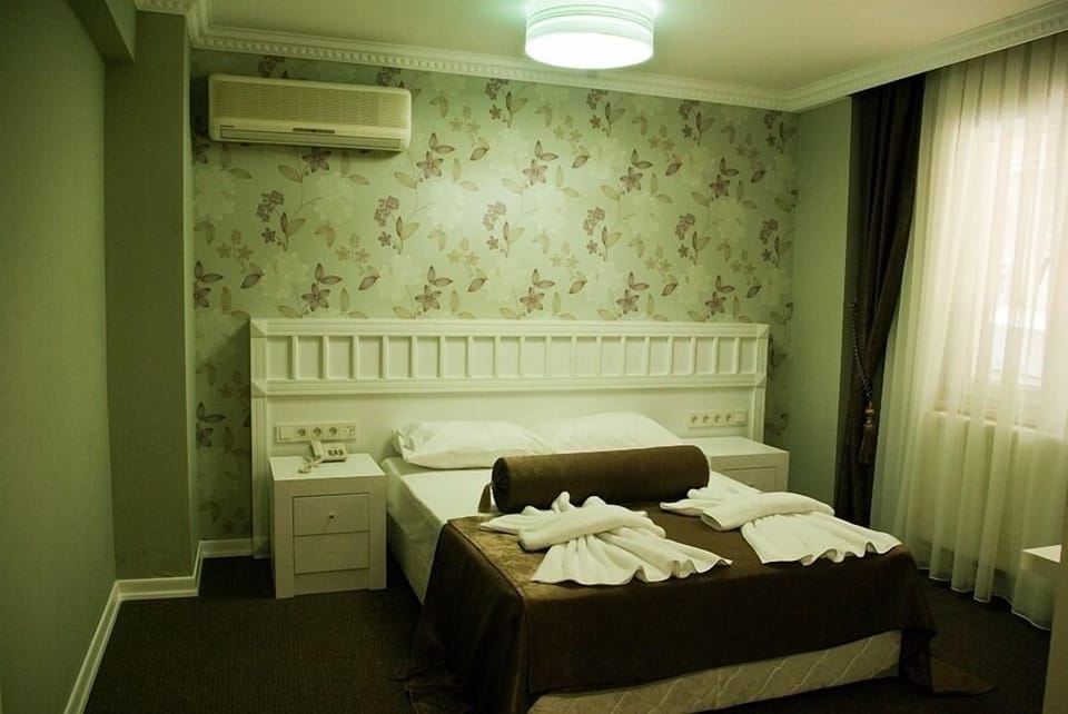 Suite | In-room safe, desk, free WiFi