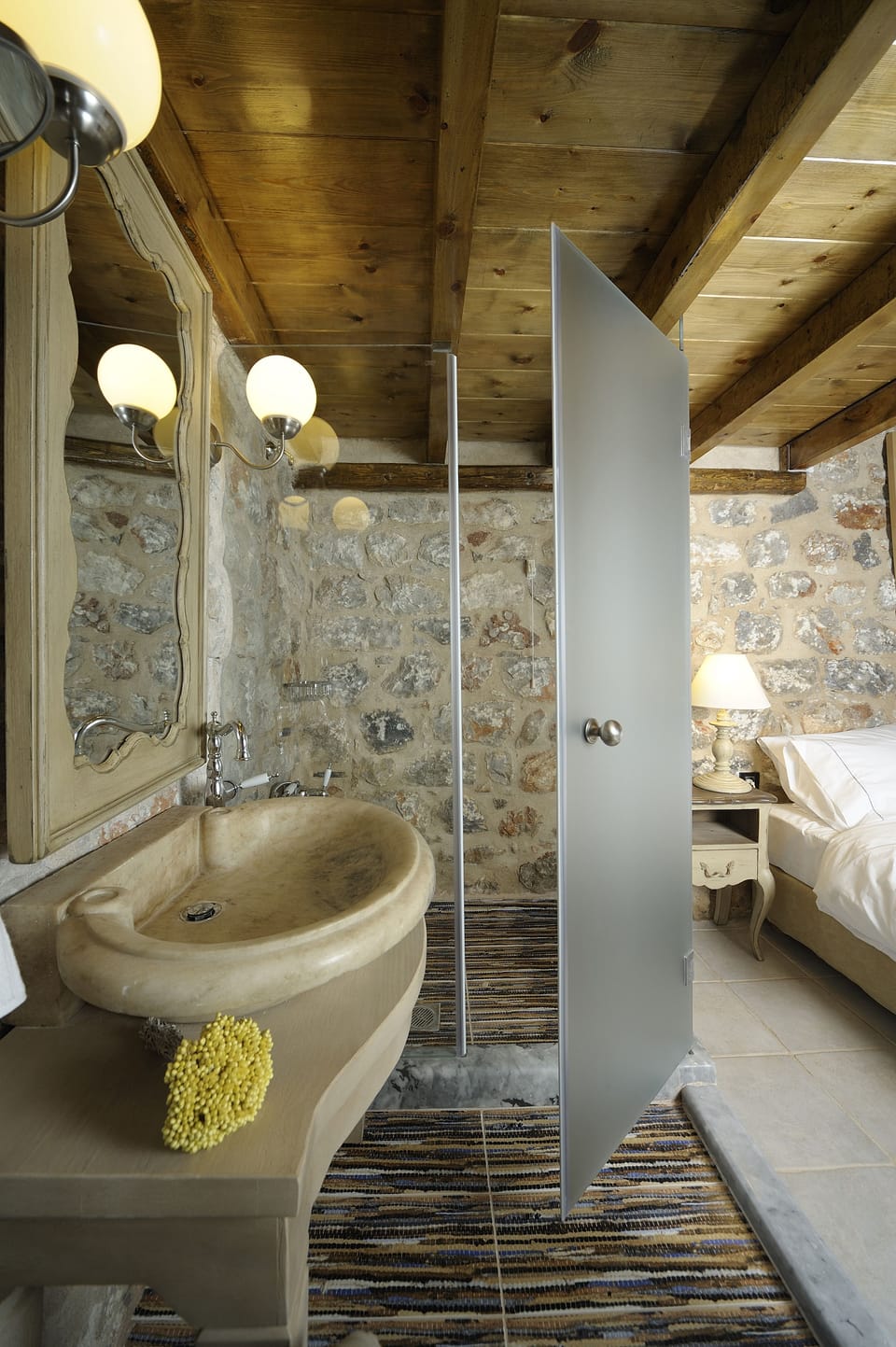 Executive Double Room, 1 Queen Bed | Bathroom shower