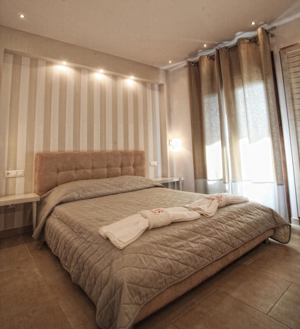 In-room safe, free WiFi, bed sheets