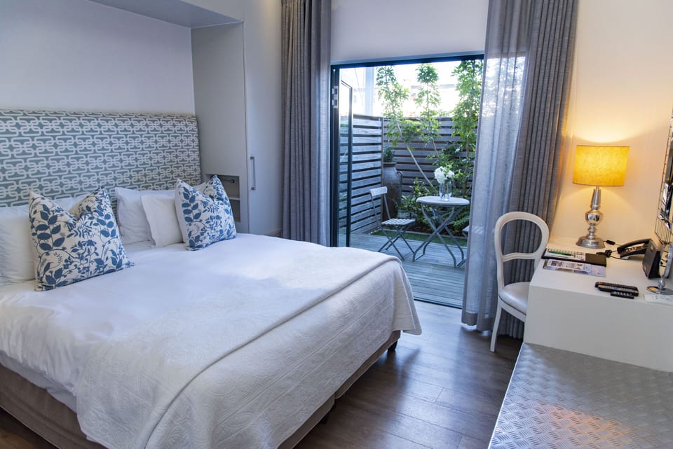 Standard Room | Premium bedding, minibar, in-room safe, individually decorated
