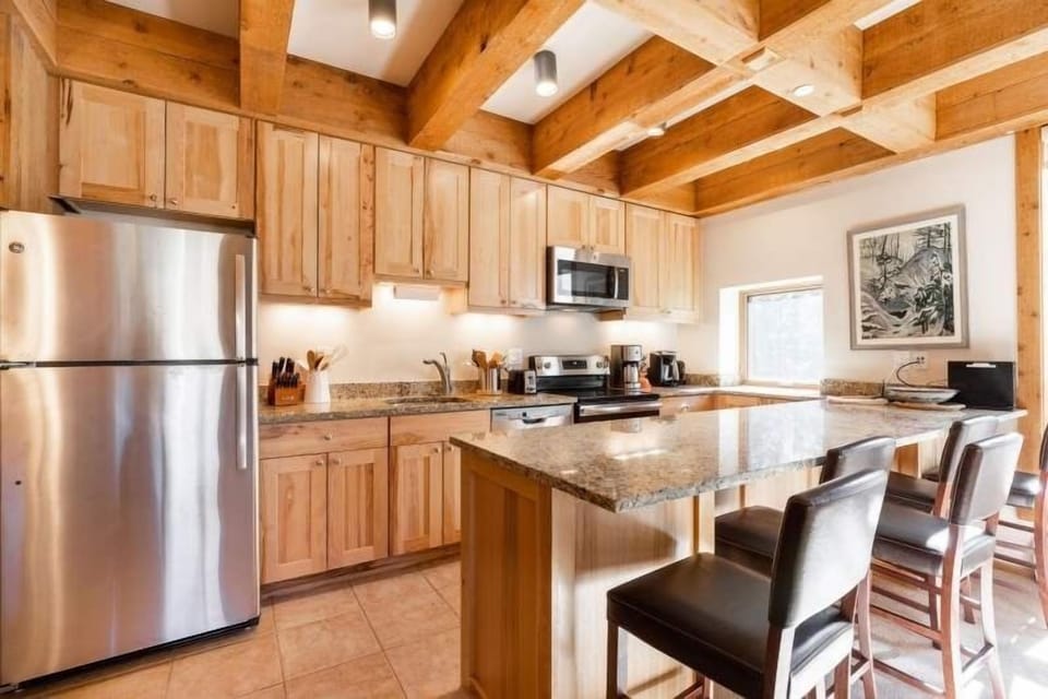 Condo, 3 Bedrooms | Private kitchen | Coffee/tea maker, fridge, oven, toaster
