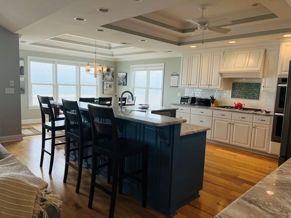 House, 6 Bedrooms | Private kitchen | Fridge, oven, coffee/tea maker, toaster