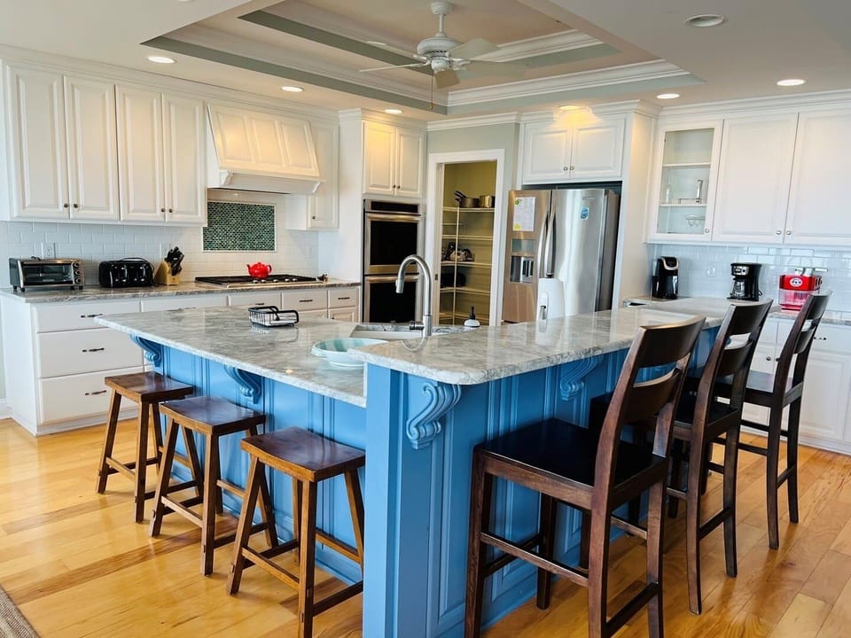 House, 6 Bedrooms | Private kitchen | Fridge, oven, coffee/tea maker, toaster