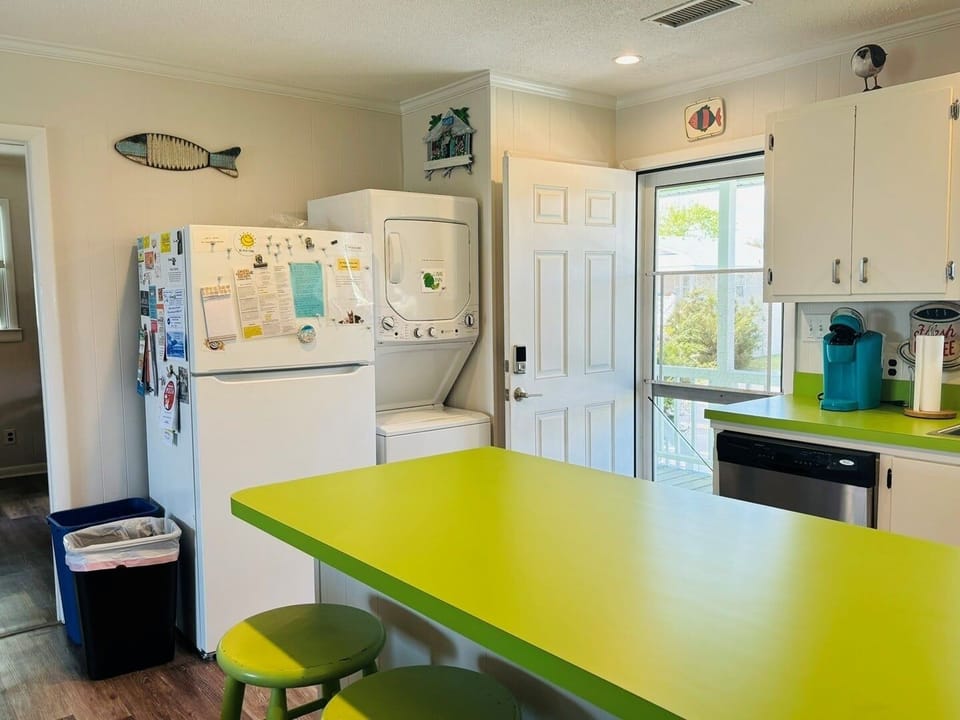 House, 4 Bedrooms | Private kitchen | Coffee/tea maker, fridge, oven, toaster