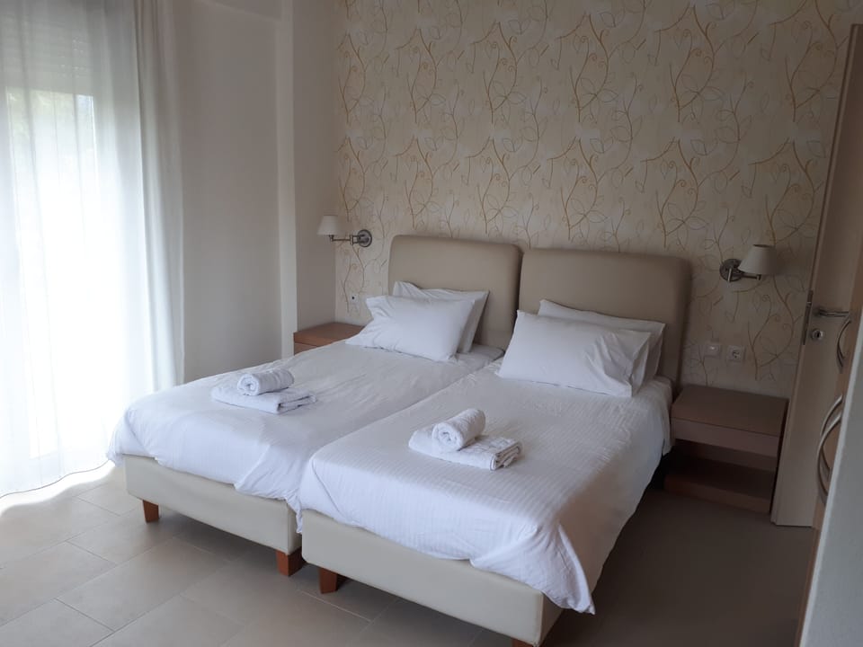 1st floor master bedroom 1