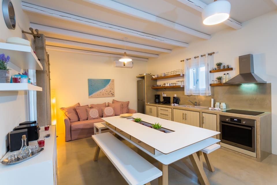 Villa Artemis - entrance, open plan kitchen living room