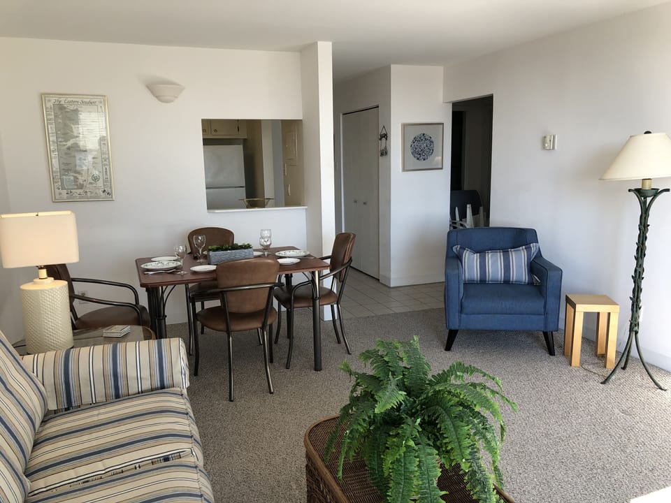 Looking towards kitchen