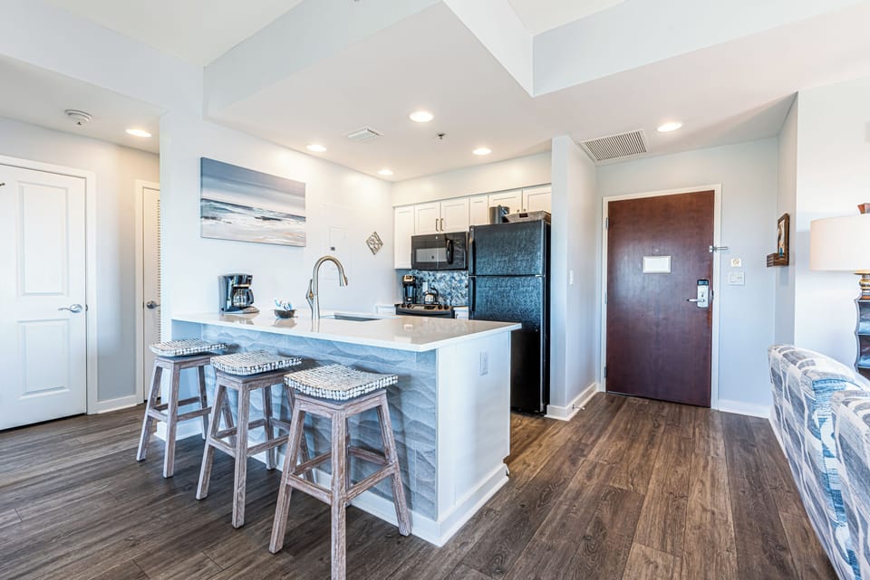 Kitchen and Breakfast Bar