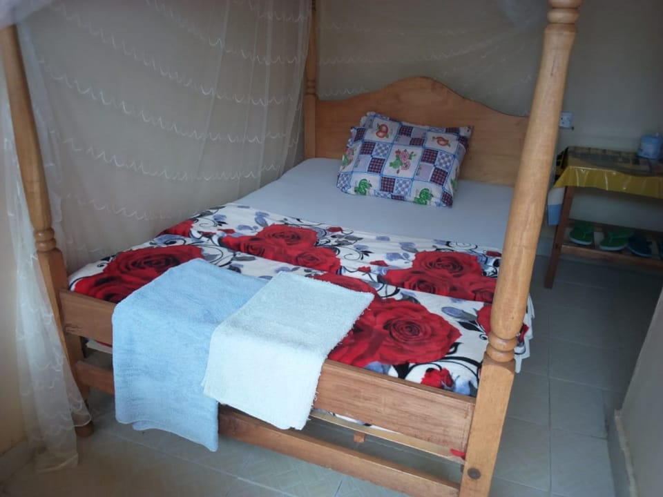 Single Room | Desk, iron/ironing board, free WiFi, bed sheets