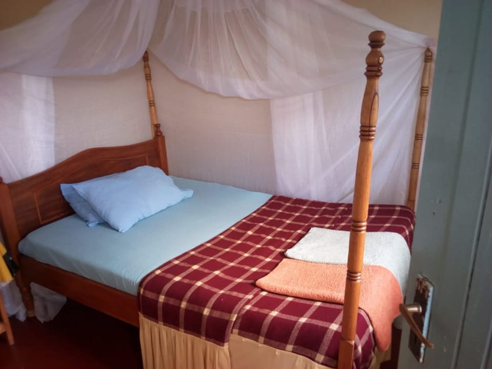 Single Room | Desk, iron/ironing board, free WiFi, bed sheets