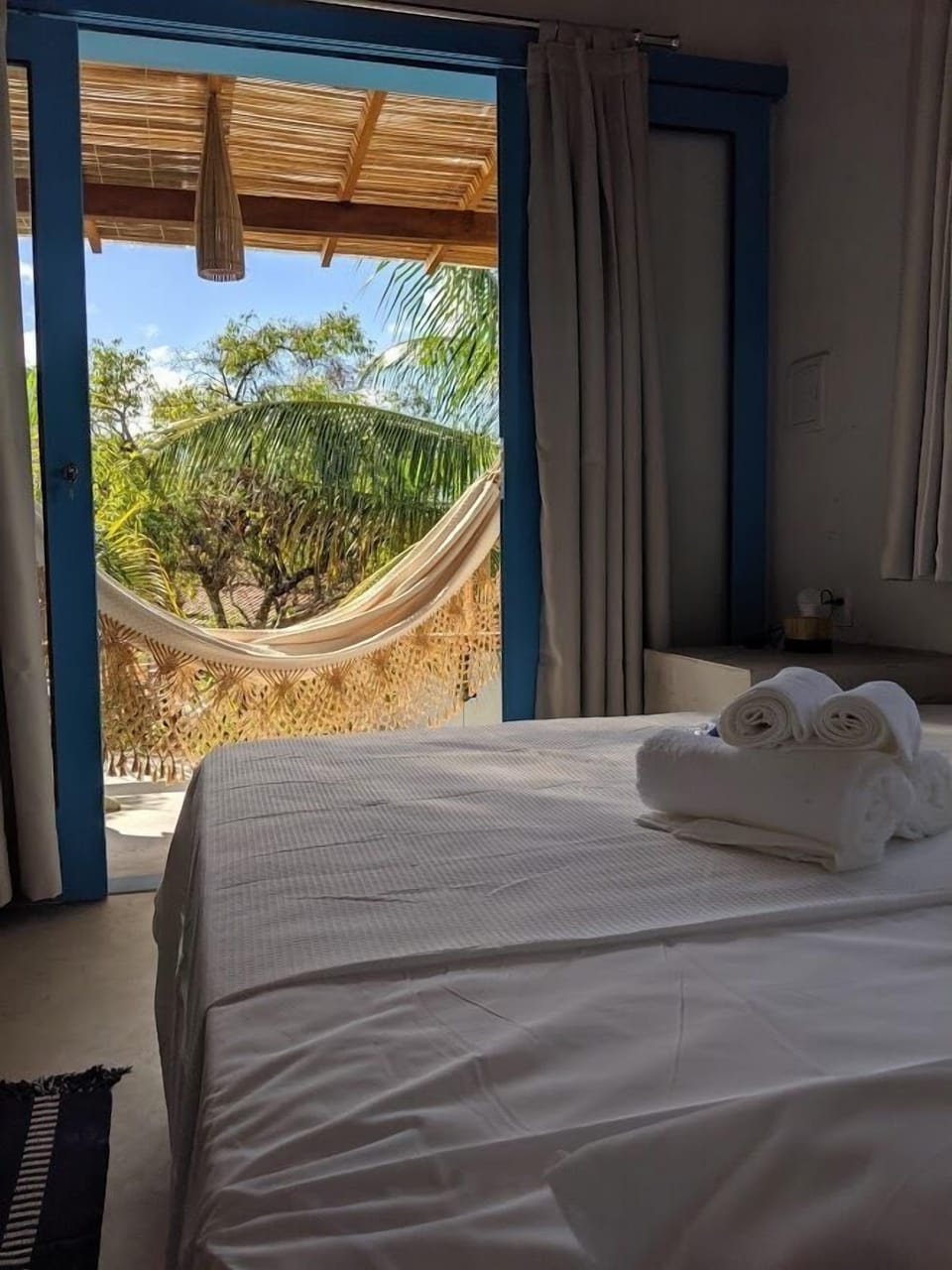 Minibar, WiFi (free), bed sheets