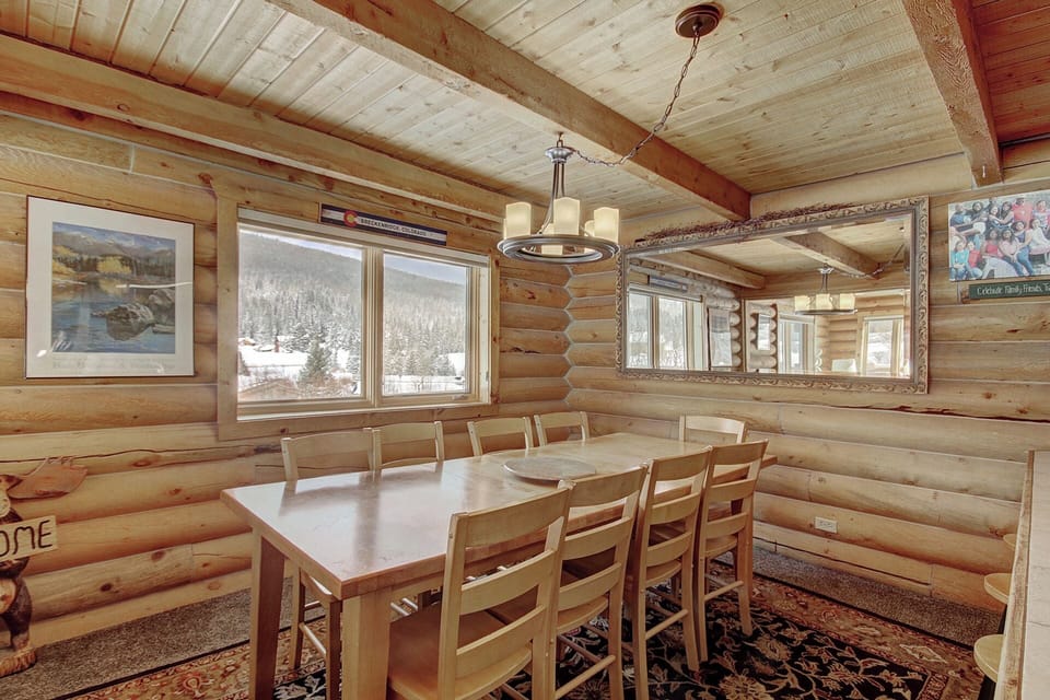 House (4 Bedrooms) | Exterior