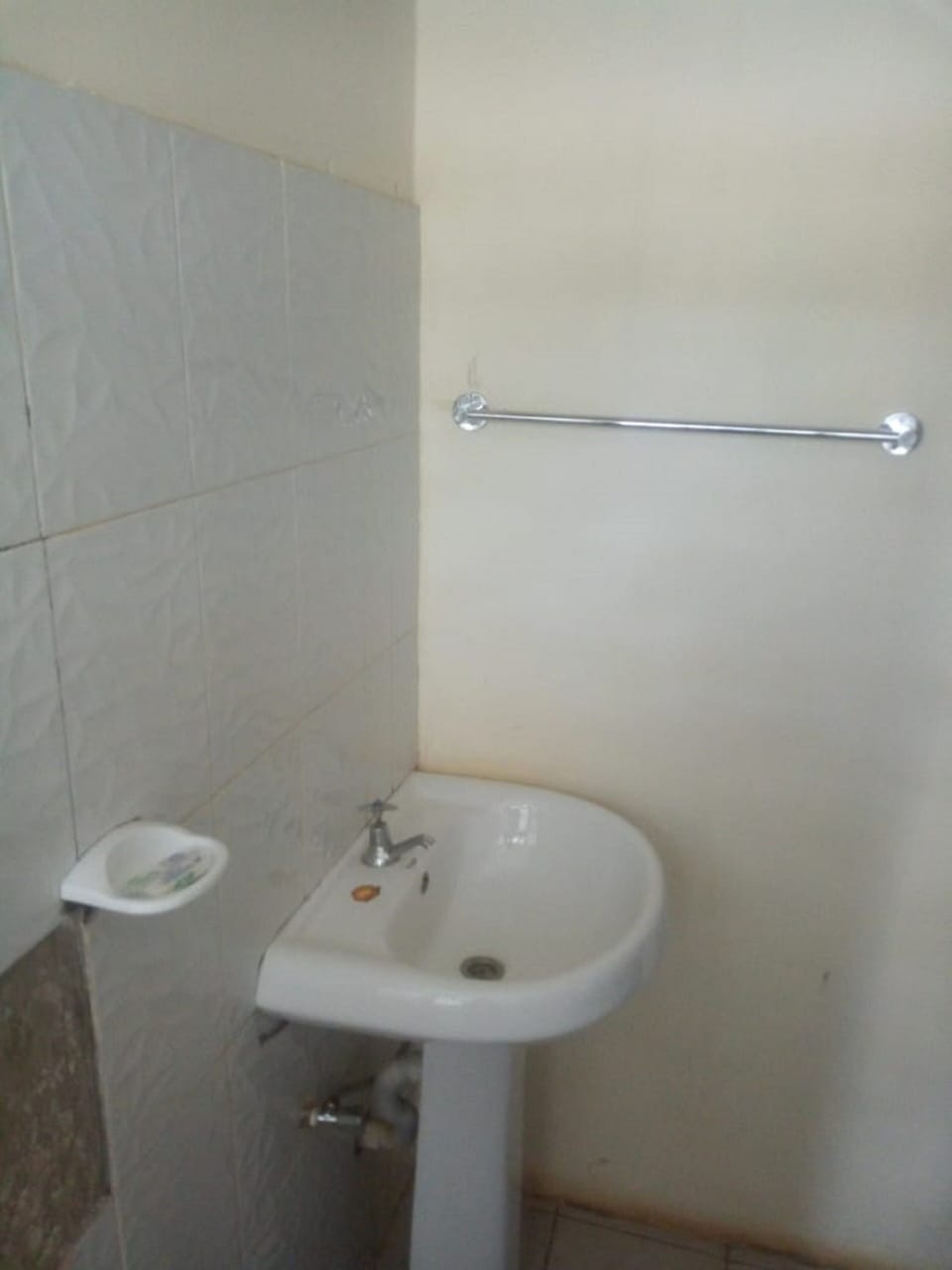 Single Room | Bathroom | Shower, rainfall showerhead, towels
