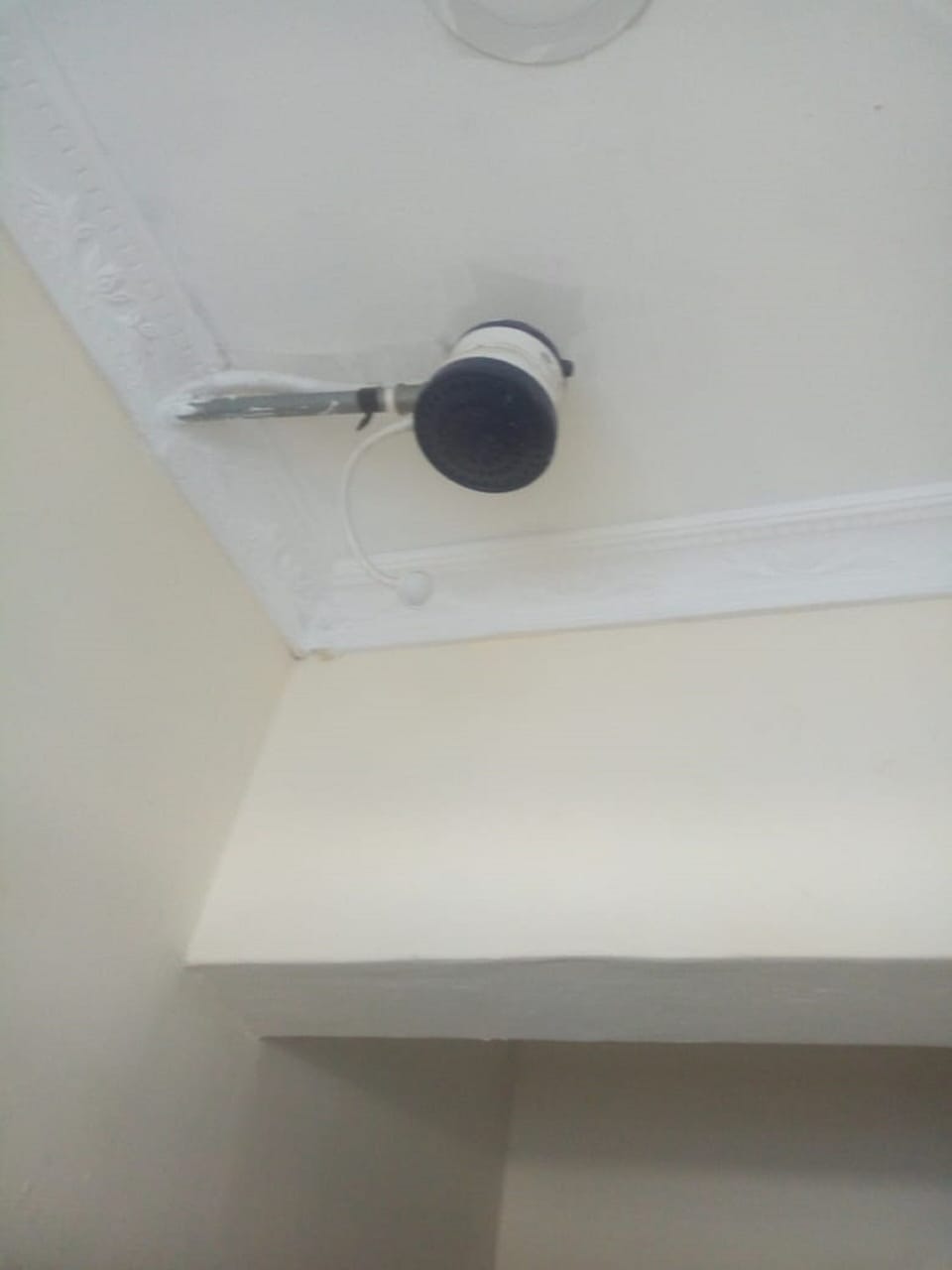 Single Room | Bathroom | Shower, rainfall showerhead, towels