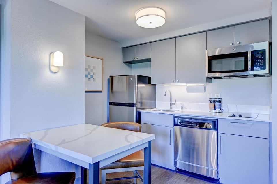 Full-size fridge, microwave, stovetop, coffee/tea maker