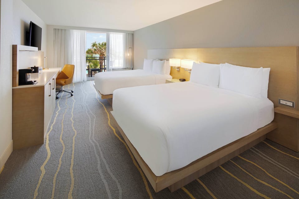 Hypo-allergenic bedding, in-room safe, desk, laptop workspace