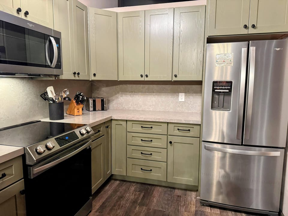 Stainless steel appliances, plenty of counter space!