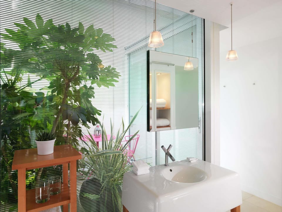 Deluxe Garden Room | Premium bedding, minibar, in-room safe, desk