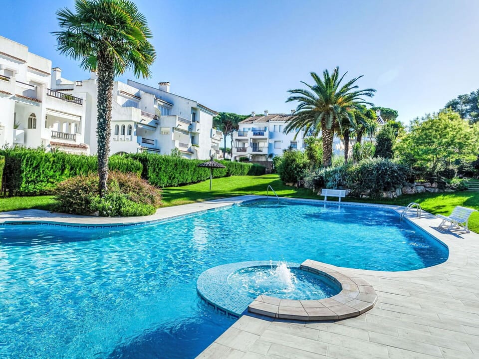 Blue, Swimming Pool, Resort, Garden, Leisure, Landscaping, Estate, Hacienda, Water Feature, Lawn