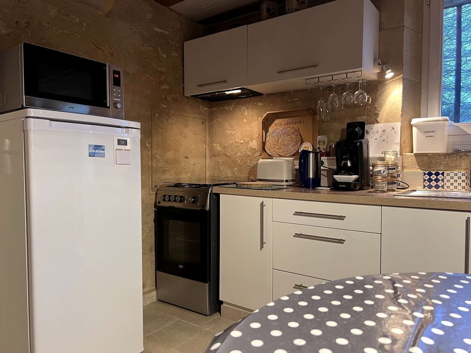 Romantic Cottage, Garden View (Le Pigeonnier de Gondière) | Private kitchen | Highchair