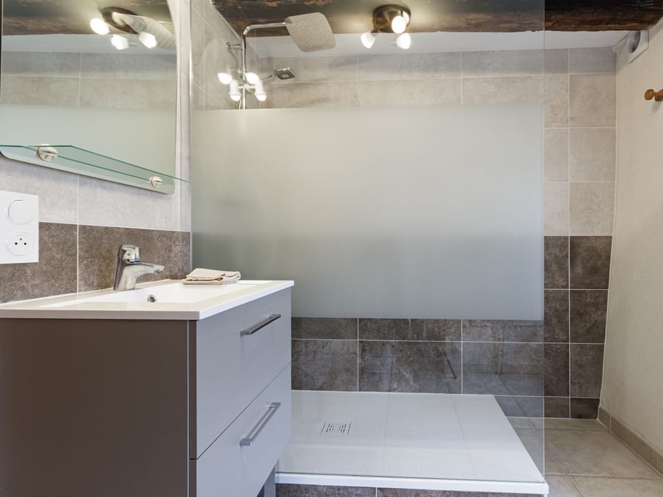 Superior Cottage, Courtyard View (La Ferme de Gondières) | Bathroom