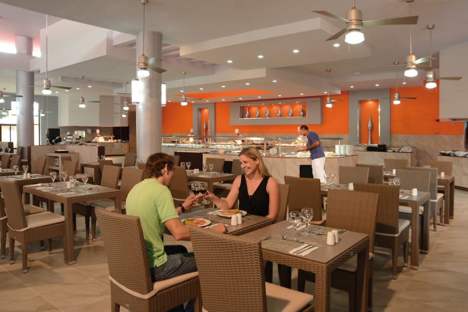 4 restaurants; breakfast, lunch, and dinner served