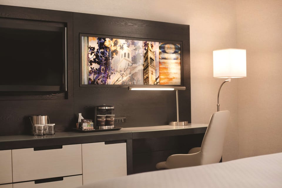 Premium bedding, in-room safe, desk, blackout drapes