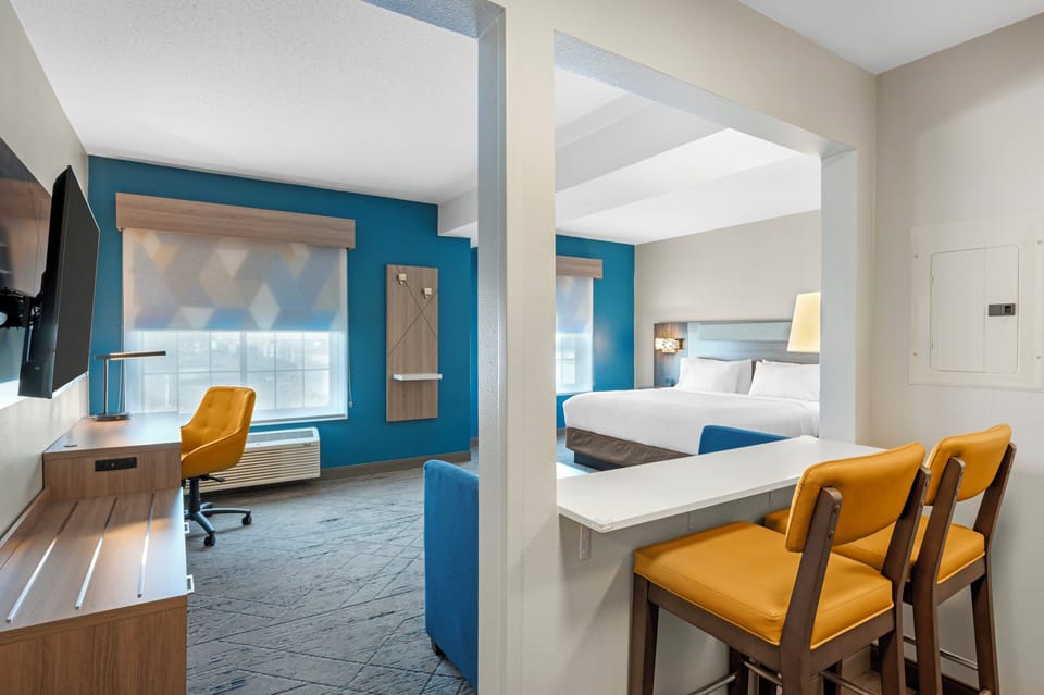 In-room safe, desk, iron/ironing board, free WiFi