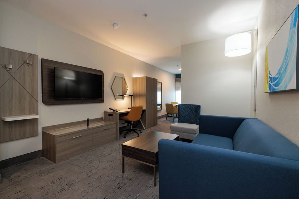 In-room safe, desk, blackout drapes, soundproofing