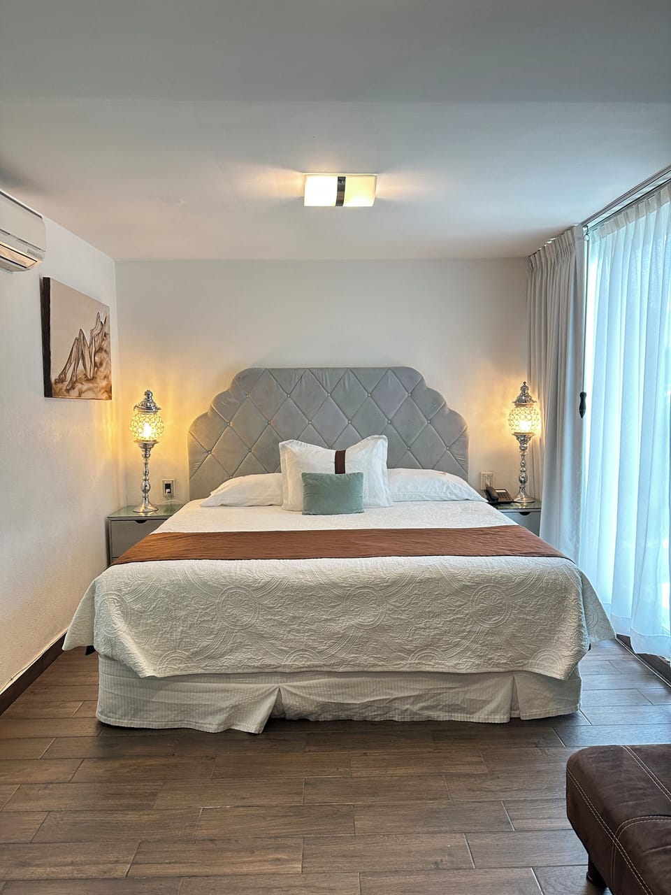 Standard Room, 1 King Bed | Premium bedding, down comforters, pillowtop beds, minibar