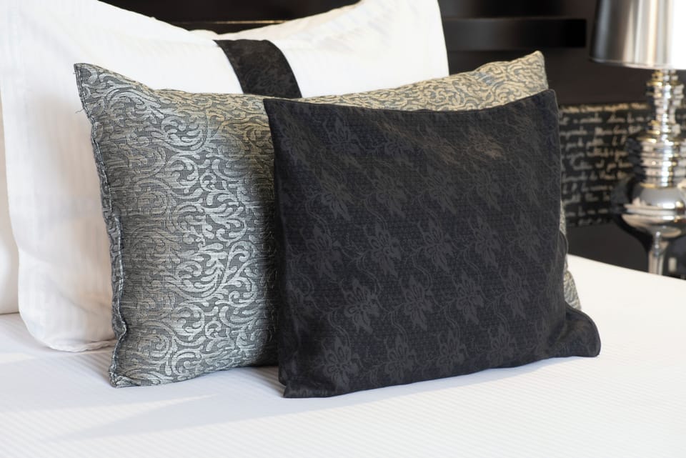 Junior Suite, 1 Queen Bed | Premium bedding, down comforters, pillowtop beds, minibar