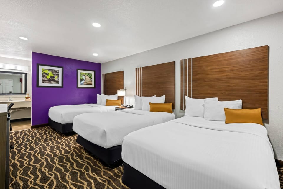 Standard Room, 2 Double Beds, Non Smoking | WiFi (free), bed sheets
