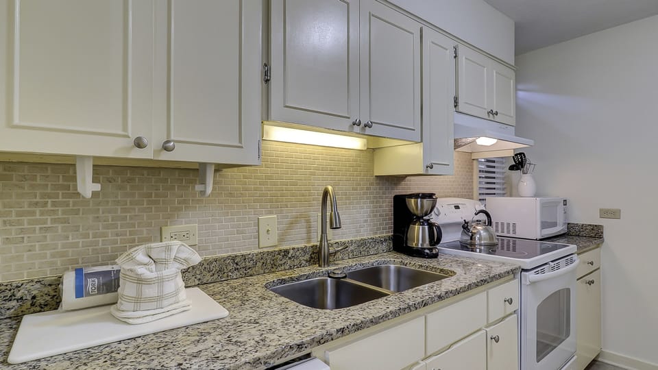 Grand Villa | Private kitchen | Coffee/tea maker, fridge, microwave, oven