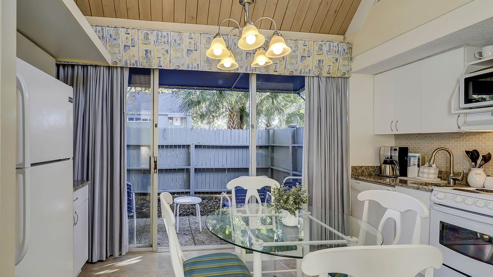 Deluxe Studio | Living area | Flat-screen TV, DVD player