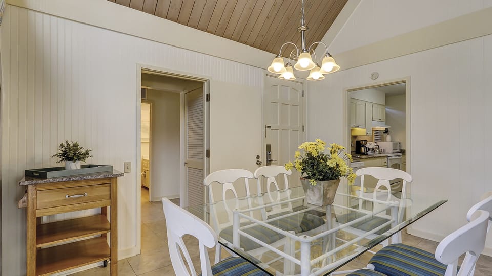 Grand Villa | Living area | Flat-screen TV, DVD player