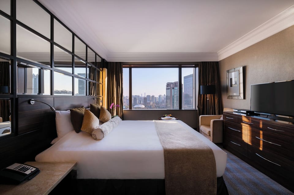 Superior Suite | Egyptian cotton sheets, premium bedding, pillowtop beds, minibar