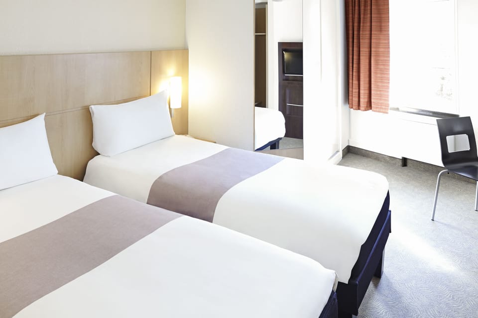 Twin Room, 2 Twin Beds | Desk, laptop workspace, blackout drapes, iron/ironing board