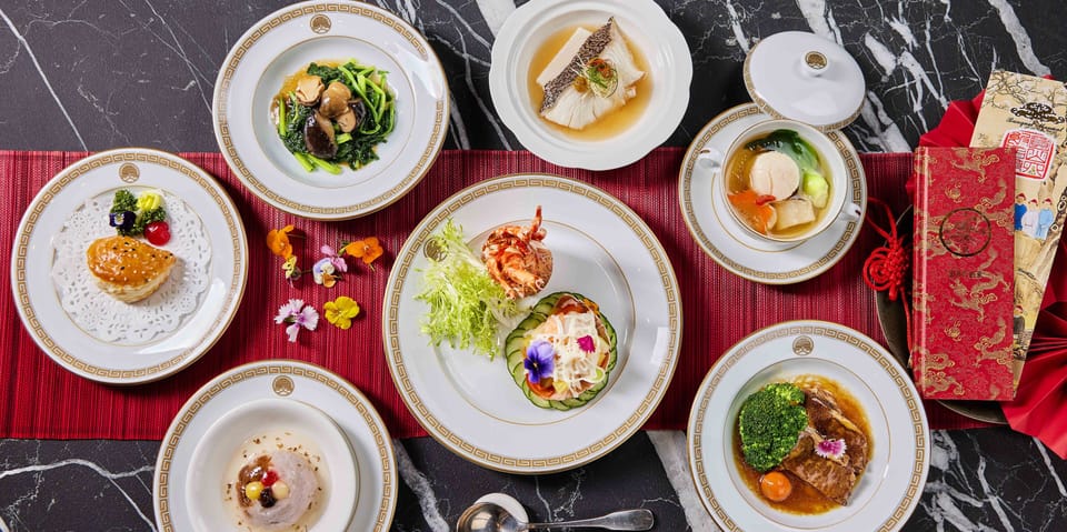 4 restaurants; breakfast, lunch, and dinner served