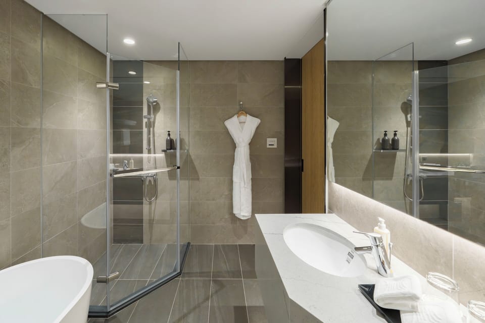 Separate tub and shower, rainfall showerhead, hair dryer, towels