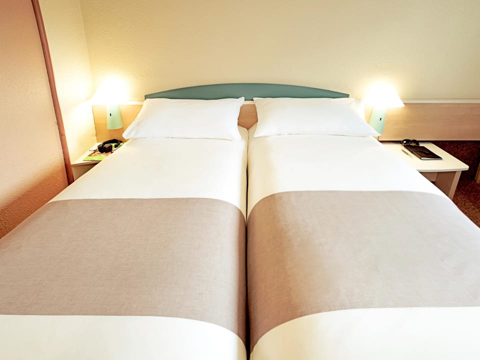 Standard Room, 2 Twin Beds | Premium bedding, in-room safe, desk, soundproofing