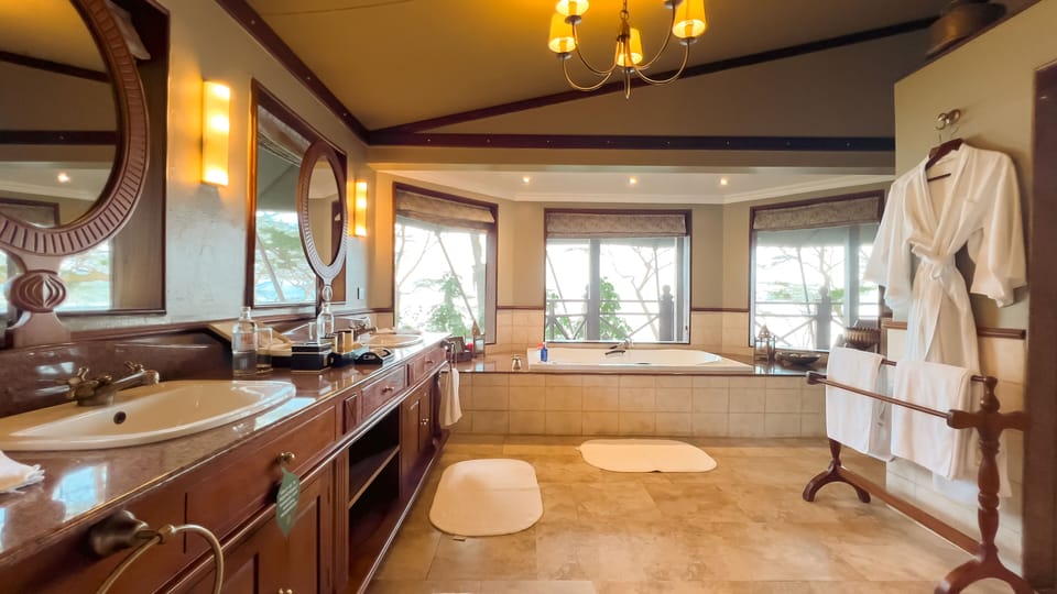 Premium Tent | Bathroom | Shower, eco-friendly toiletries, hair dryer, bathrobes