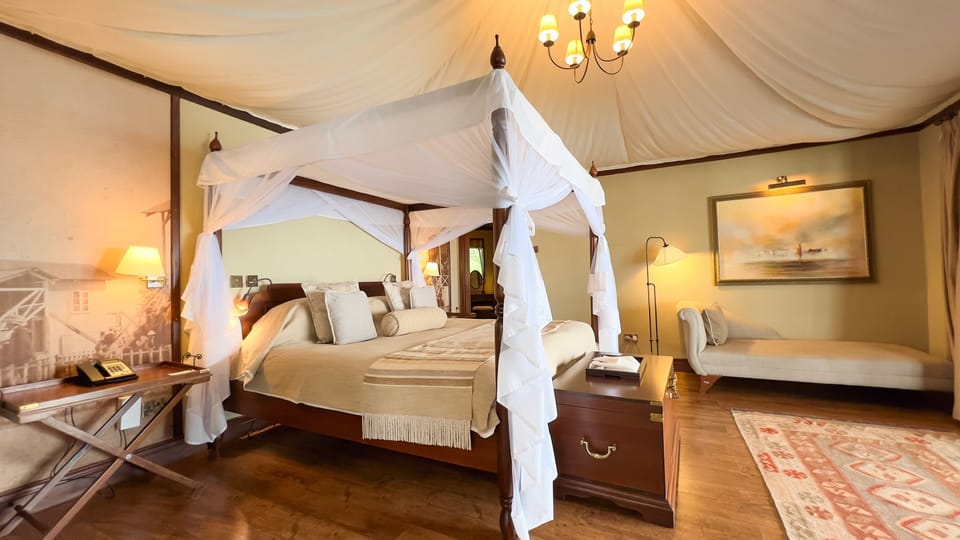 Premium Tent | In-room safe, desk, WiFi (free), bed sheets