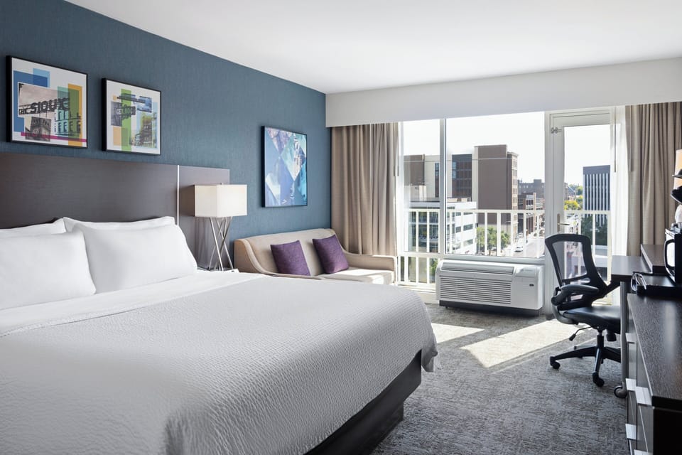 Standard Room, 1 King Bed with Sofa bed, City View | Desk, blackout drapes, iron/ironing board, free cribs/infant beds