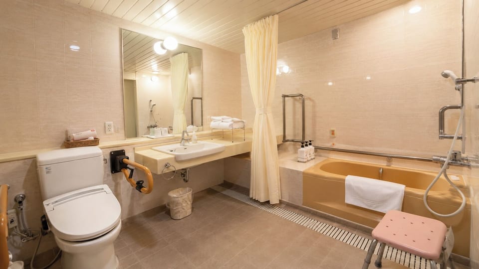 Universal Room, Non Smoking | Bathroom | Combined shower/tub, hair dryer, slippers, bidet