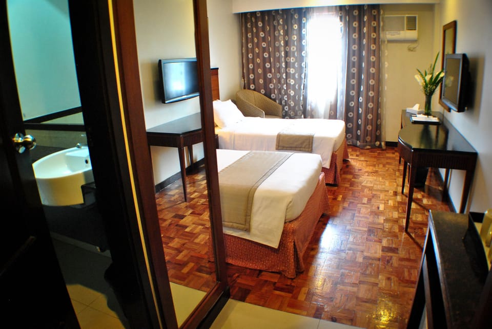 Minibar, in-room safe, desk, free WiFi