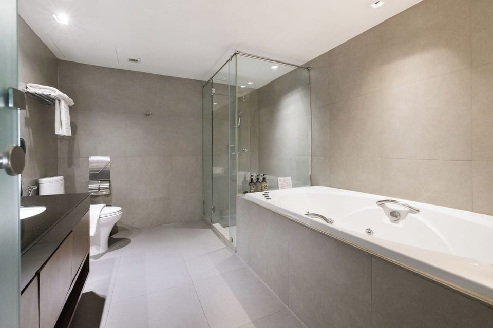 Jetted tub