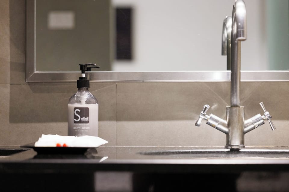 Shower, rainfall showerhead, free toiletries, hair dryer