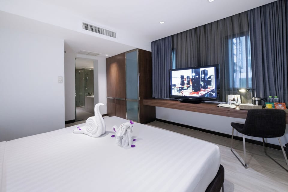 Minibar, in-room safe, desk, iron/ironing board
