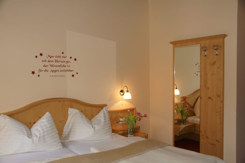 Hypo-allergenic bedding, in-room safe, individually decorated